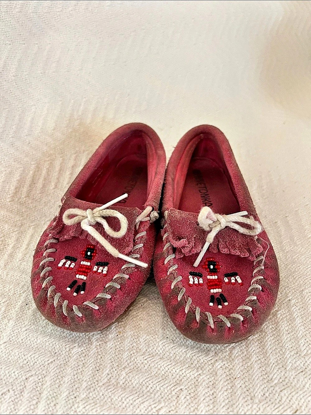 Minnetonka 2605 Beaded Leather Moccasins in Pink Girls Size 10